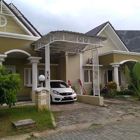 Jasmine Park Guest House Σεμαράνγκ Εξωτερικό φωτογραφία