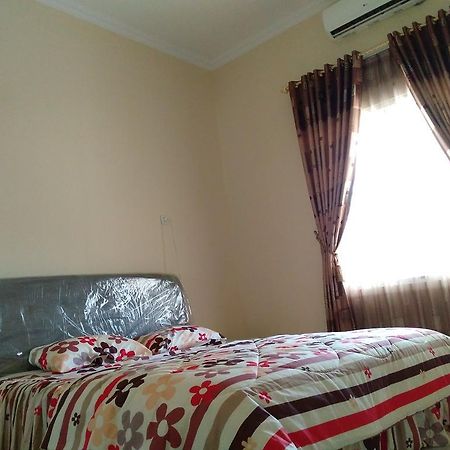 Jasmine Park Guest House Σεμαράνγκ Εξωτερικό φωτογραφία