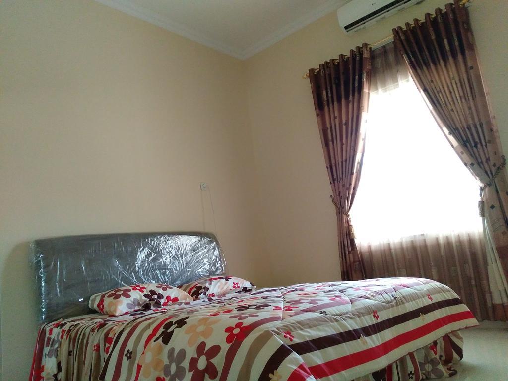 Jasmine Park Guest House Σεμαράνγκ Εξωτερικό φωτογραφία