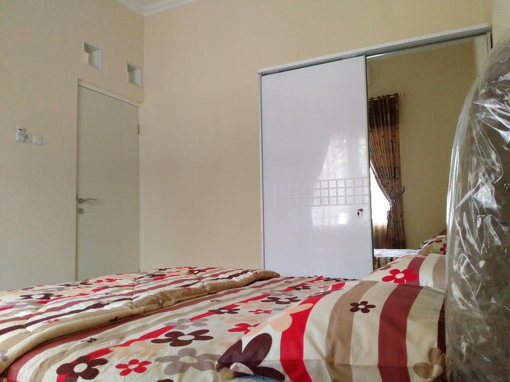 Jasmine Park Guest House Σεμαράνγκ Εξωτερικό φωτογραφία