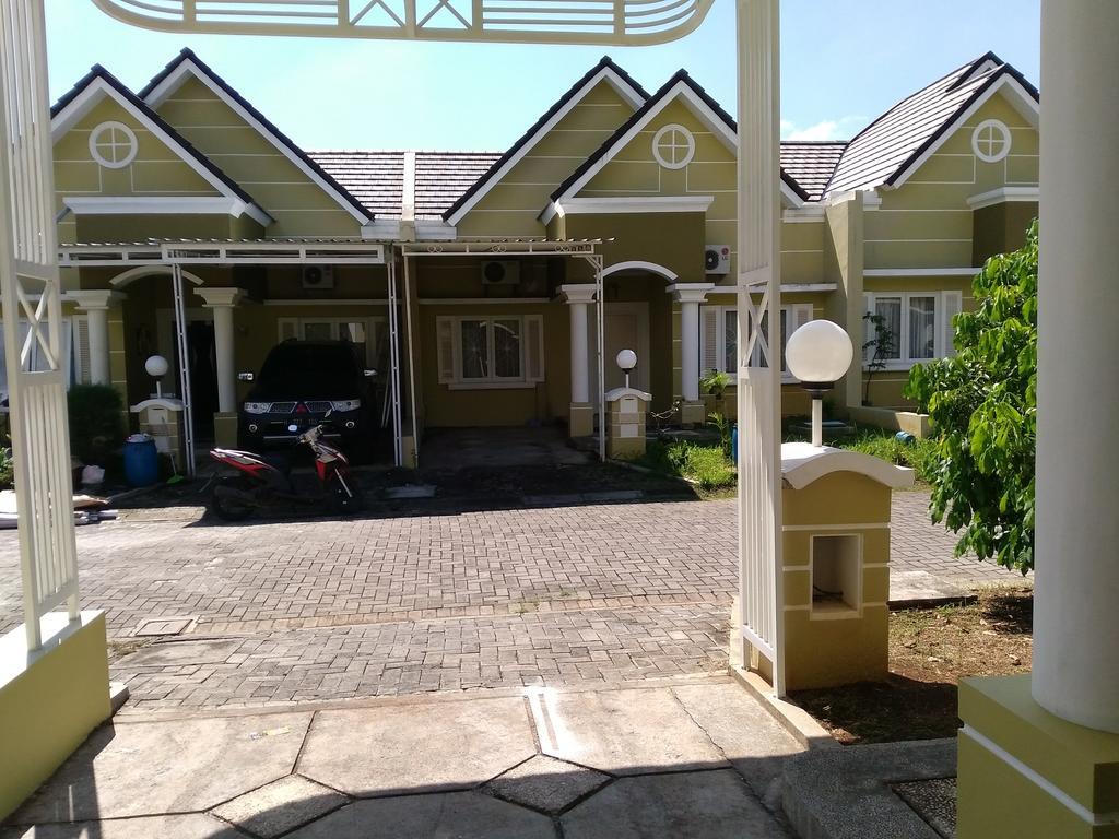 Jasmine Park Guest House Σεμαράνγκ Εξωτερικό φωτογραφία