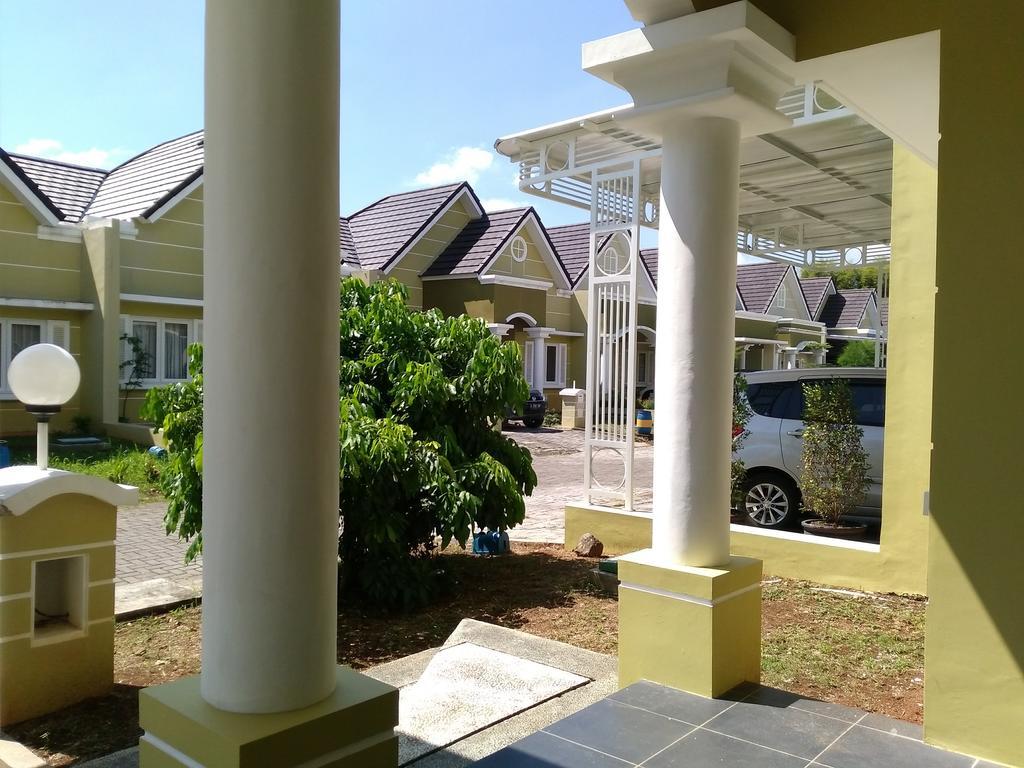 Jasmine Park Guest House Σεμαράνγκ Εξωτερικό φωτογραφία