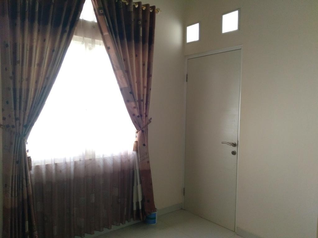 Jasmine Park Guest House Σεμαράνγκ Εξωτερικό φωτογραφία