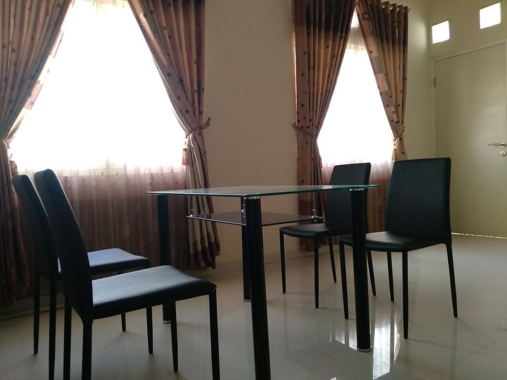 Jasmine Park Guest House Σεμαράνγκ Εξωτερικό φωτογραφία