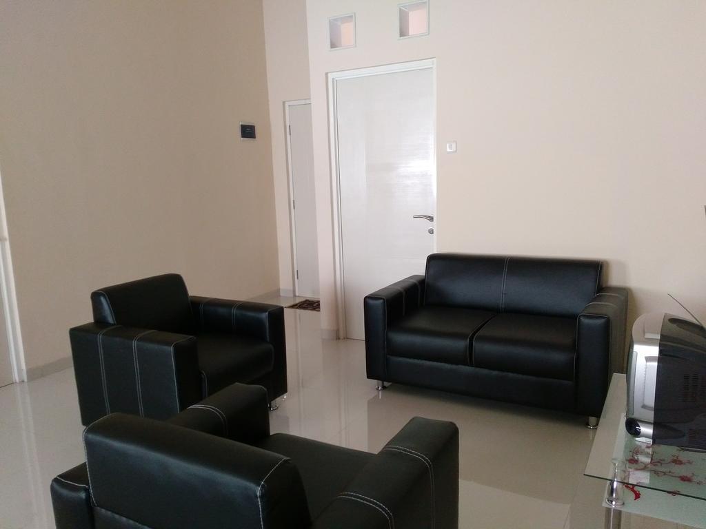 Jasmine Park Guest House Σεμαράνγκ Εξωτερικό φωτογραφία